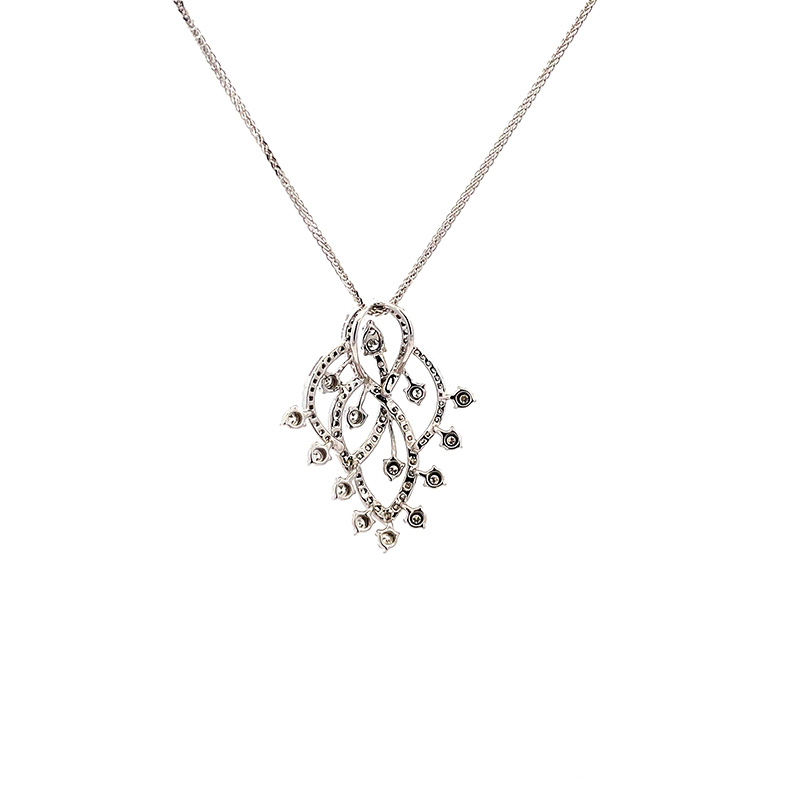 Elegant White Gold Pendant with Diamonds